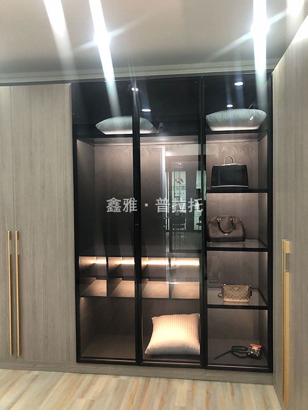衣柜门